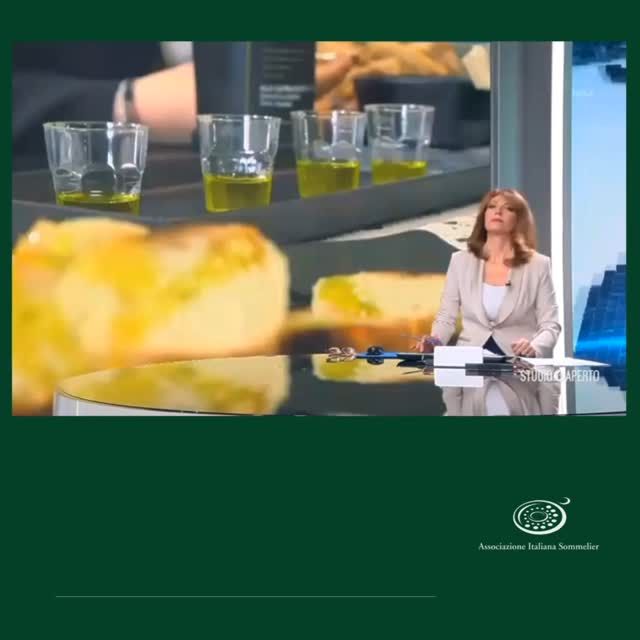 ✨ STUDIO APERTO HA ACCESO I RIFLETTORI SU EVOLIO EXPO! ✨

Grandi emozioni e un successo strepitoso per la Fiera dell'Olivicoltura e dell'Olio EVO del Mediterraneo, in corso fino all'1 febbraio! 🤩

Un evento unico organizzato da Fiera del Levante con il progetto e la direzione di Senaf, al quale ha collaborato anche l'Associazione Italiana Sommelier AIS Puglia in partnership con la Regione Puglia, l’Associazione Città dell’Olio e il gruppo Tecniche Nuove, che ha visto la partecipazione di esperti internazionali, docenti universitari e relatori di spicco. 🔝

Seminari, convegni e talk su qualità, storia, sostenibilità e EVO-health hanno animato le giornate, con un focus speciale sulla distribuzione nella GDO. 🤓

E per celebrare questo evento straordinario, Studio Aperto ha dedicato un servizio televisivo! 📺

Un ringraziamento speciale a tutti i partecipanti e agli organizzatori. 👏

#EvolioExpo #AISPuglia #RegionePuglia #OlioEVO #FieraDelLevante #StudioAperto #EccellenzaItaliana #MadeInItaly
