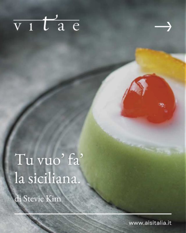 🍷 La Sicilia nel cuore (e nel bicchiere): la storia di Melissa Muller raccontata da @steviekim222 per@italianwinepodcast  su #vitae 43 di #aisitalia 🍷

Avete presente quando assaggiate un #vino e vi sembra di sentire il sole, la storia e l'anima di un luogo? Ecco, questo è quello che succede con i vini siciliani, e la storia di Melissa Muller, newyorkese innamorata della #Sicilia, lo dimostra!

Dagli studi di antropologia e giornalismo alla Columbia University ai suoi tre ristoranti siciliani a New York, Melissa ha trasformato la sua passione per la Sicilia in una vera e propria missione.

Oggi, insieme al marito Fabio Sireci, si dedica alla gestione di @feudomontoni , un'azienda agricola biologica dove coltiva grani antichi, ulivi, erbe aromatiche e produce vini che sono un'ode alla Sicilia più autentica. 🌾🍇

Il suo amore per questa terra è un viaggio sensoriale tra sapori, profumi e tradizioni millenarie. Un esempio? La pasta con le sarde, un piatto "povero" che racchiude in sé tutta la ricchezza di questa terra. 🐟🌿

E poi c'è il vino, ovviamente. Il Nero d'Avola di Feudo Montoni è stata una vera e propria folgorazione per Melissa, un'esperienza mistica che l'ha portata a scoprire l'anima più profonda della Sicilia. 🖤🍷

La storia di Melissa è un esempio di come l'enogastronomia possa essere molto più di un business: un atto d'amore verso una terra e una cultura che hanno ancora tanto da raccontare.

Libri consigliati?
 
"Sicily the cookbook: recipes rooted in traditions" di Melissa Muller

"Palmento: A Sicilian Wine Odyssey" di Robert V. Camuto

#vinosiciliano #cucinasiciliana #feudomontoni #melissamuller #enogastronomia  #foodblogger #winelover #instafood #instagood #italy