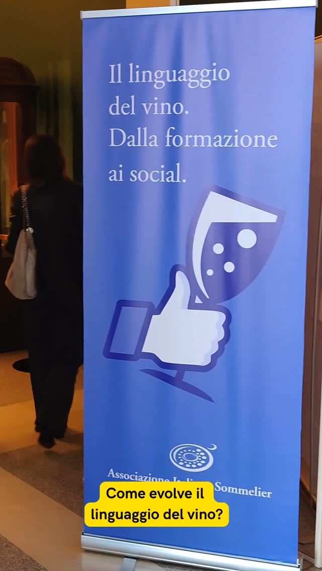 A Napoli si parla una nuova lingua del vino. 

Al De Bonart Naples Hotel, il convegno "Il linguaggio del vino. Dalla formazione ai social", promosso da #aisitalia e @aiscampania ha acceso i riflettori sulla opportunità di rinnovare la comunicazione enologica, per renderla più inclusiva, coinvolgente e al passo coi tempi. 

Moderati dal giornalista Luciano Pignataro, sono intervenuti l'enologo @rcipresso , la wine blogger @giulia_sattin @cinicristiano (responsabile Formazione AIS Italia) e il filosofo Nicola Perullo @haptic_seeing 

Per saperne di più leggete il nostro articolo su vitae.aisitalia.it

#vino #comunicazione #napoli